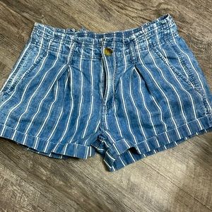 American eagle shorts size 2 but fits like a 4